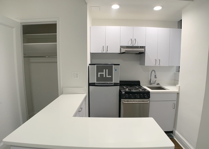 East 46 Street - Photo 1