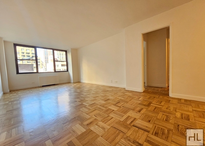 East 49 Street - Photo 1