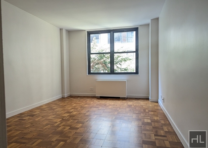East 49 Street - Photo 1