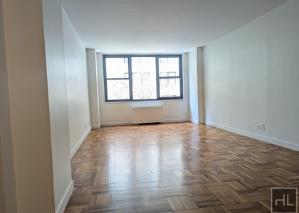 East 49 Street - Photo 1