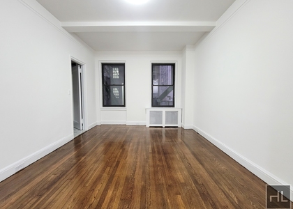East 46 Street - Photo 1
