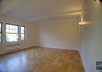 Christopher St - Photo 1