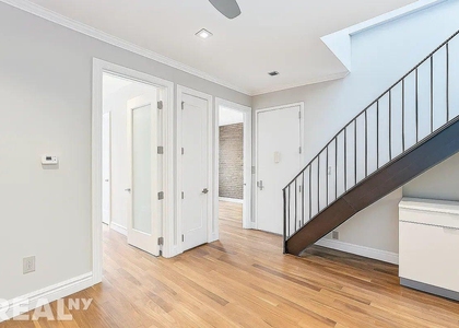 Second Avenue - Photo 1
