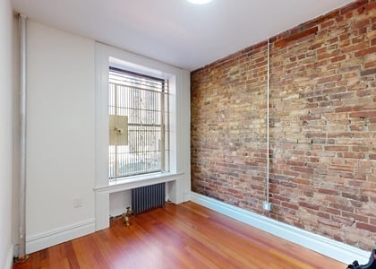 633 East 5th Street - Photo 1