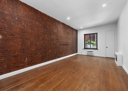 425 East 80th Street - Photo 1