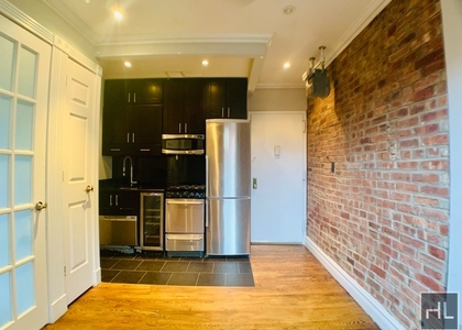 Mott Street - Photo 1