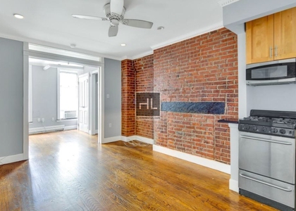 Avenue B - Photo 1