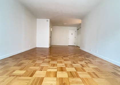 Fourth Avenue - Photo 1