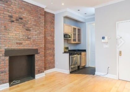 Avenue B - Photo 1