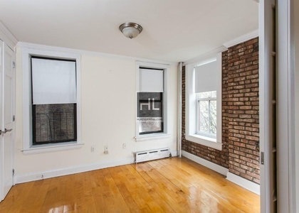 Bedford Street - Photo 1