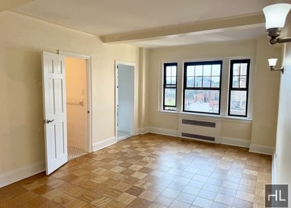 Christopher St - Photo 1