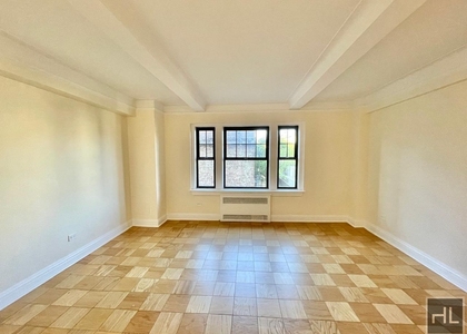 Christopher St - Photo 1