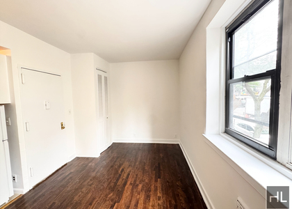 East 61 Street - Photo 1
