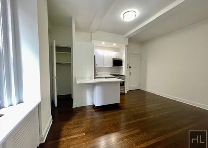 East 46 Street - Photo 1