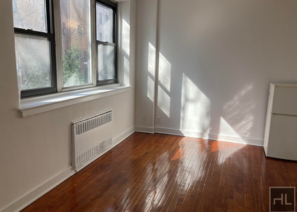 East 61 Street - Photo 1