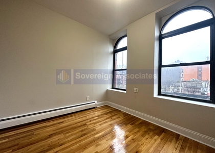 386 Manhattan Avenue - Photo 1