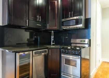 Mott Street - Photo 1