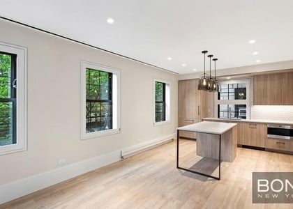 Fifth Avenue - Photo 1