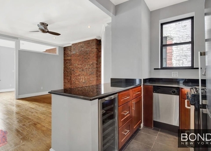 Mott Street - Photo 1