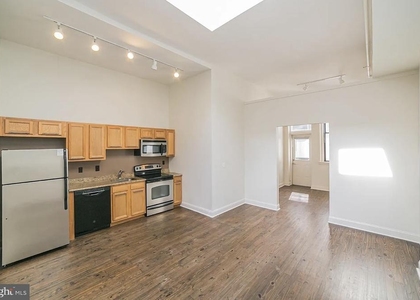 1733 Chestnut Street - Photo 1