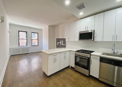 West 22 Street - Photo 1