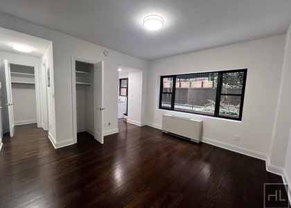 East 56 Street - Photo 1