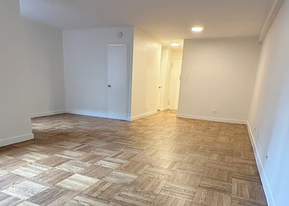 435 East 79th Street Unit 9O - Photo 1