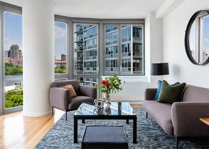 46-10 Center Boulevard - Photo 1