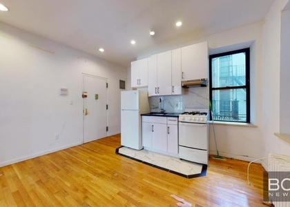 Second Avenue - Photo 1