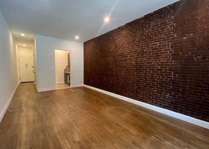 425 East 80th Street - Photo 1