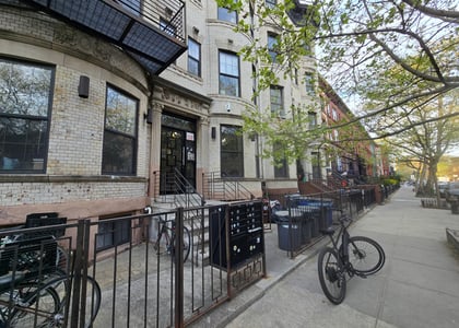 Halsey street - Photo 1