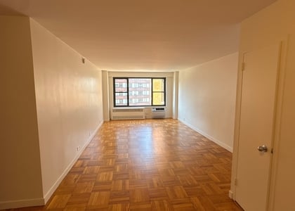 Fourth Avenue - Photo 1
