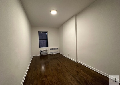 East 49 Street - Photo 1