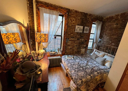 202 East 7th Street - Photo 1