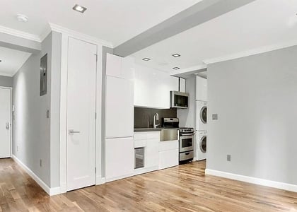 Second Avenue - Photo 1