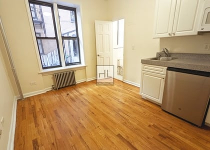 West 45 Street - Photo 1