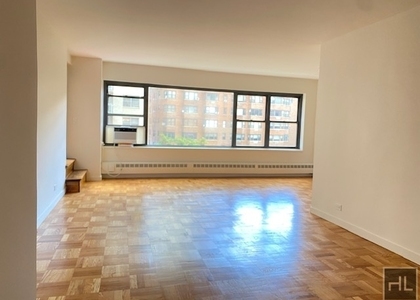 East 55 Street - Photo 1