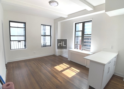 East 46 Street - Photo 1