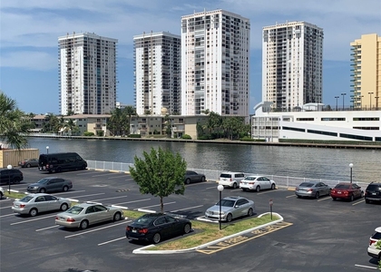 1000 Parkview Drive - Photo 1