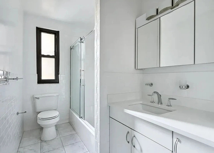 20 FIFTH AVENUE - Photo 1