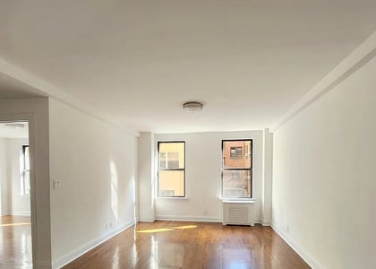 156 East 37th Street - Photo 1