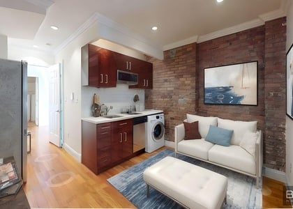 610 East 9th Street - Photo 1