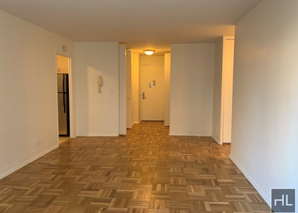 East 49 Street - Photo 1