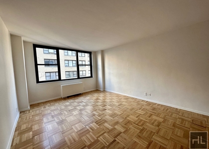 East 49 Street - Photo 1