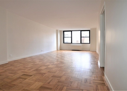 East 49 Street - Photo 1