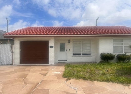 1741 Ne 39th Street - Photo 1
