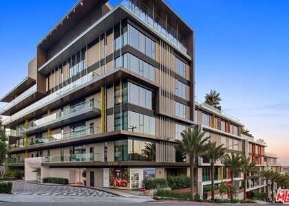8420 W Sunset Boulevard - Photo 1