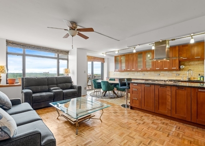 112-01 Queens Boulevard - Photo 1