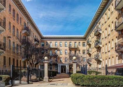 1401 Columbia Road Nw - Photo 1