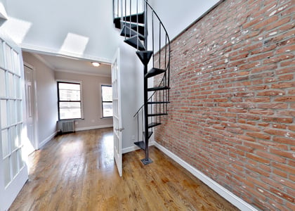 206 East 83rd Street - Photo 1